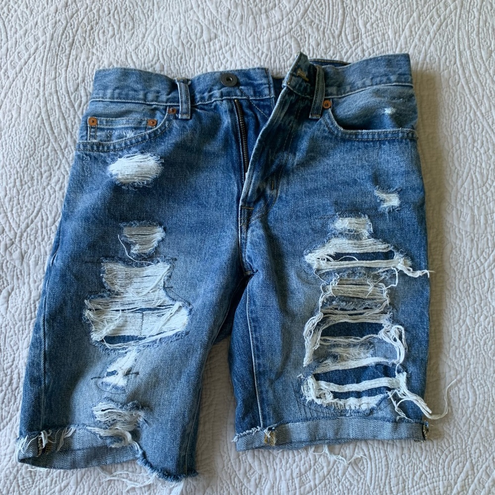 men’s distressed jean shorts